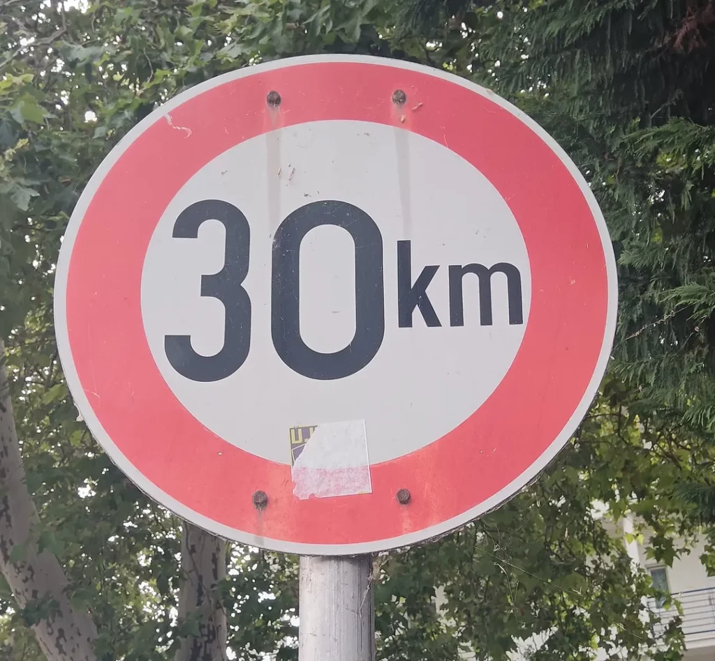 30km-sebesseg-tabla